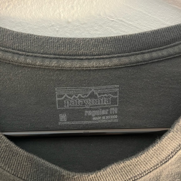 Patagonia Gray Regular Fit-Tee Shirt Size Mens‎ Medium - Picture 3 of 5